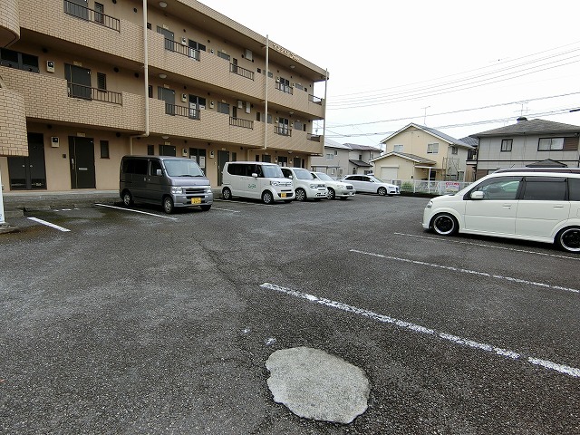 【富士市三ツ沢のマンションの駐車場】