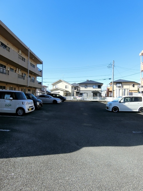 【富士市三ツ沢のマンションの駐車場】