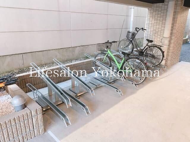 【横浜市中区長者町のマンションの駐車場】