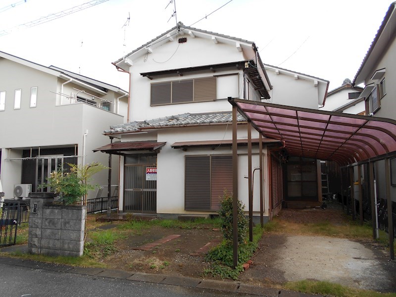 愛荘長野5貸家の建物外観