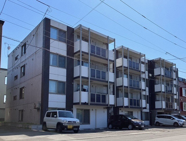 札幌市中央区北十四条西のマンションの建物外観