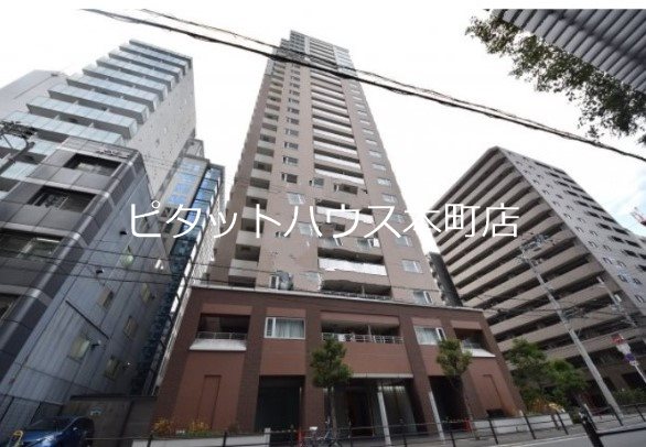 大阪市西区新町のマンションの建物外観