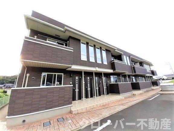 仲多度郡まんのう町買田のアパートの建物外観