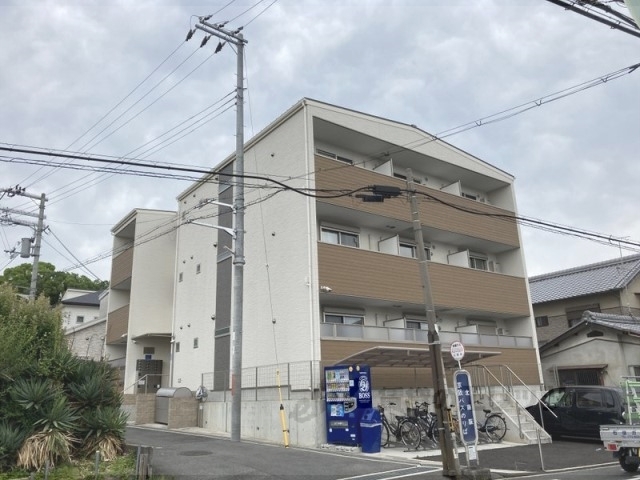 【クリエオーレ藤阪元町の建物外観】