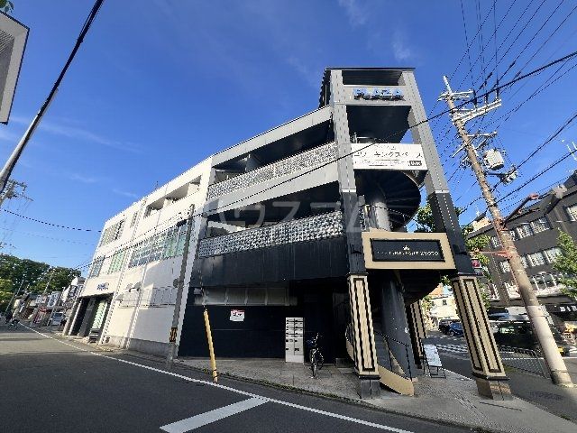 京都市右京区花園伊町のマンションの建物外観