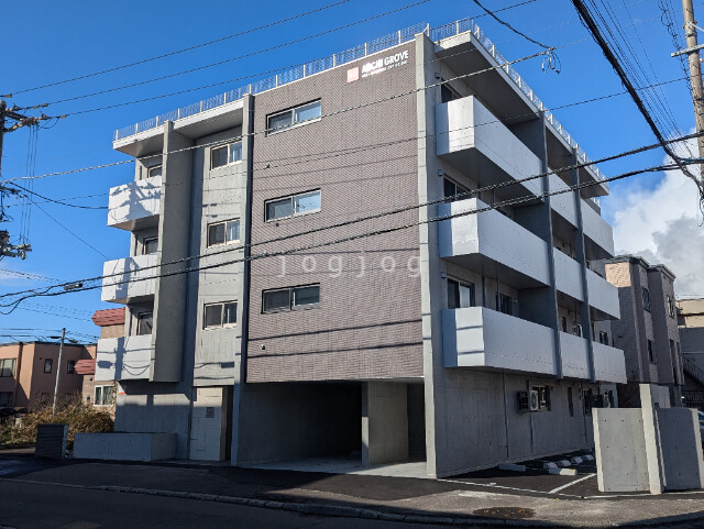 【札幌市東区北四十三条東のマンションの建物外観】