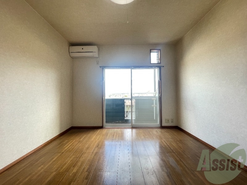 居室・リビング　こちら生活のメインとなる７．１帖の洋室になります。