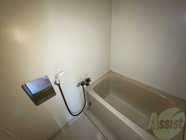 バス・シャワールーム　お風呂はシンプル。