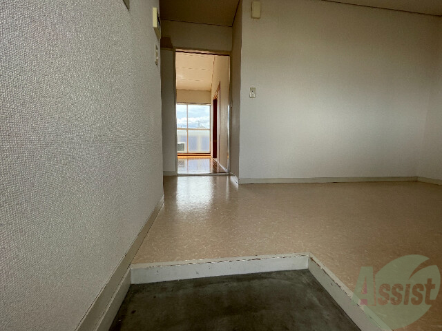 玄関　玄関からの景色です。ＤＫに繋がっています。