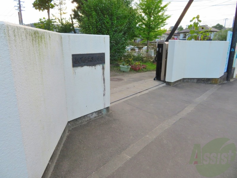 小学校　仙台市立燕沢小学校（小学校）まで896m