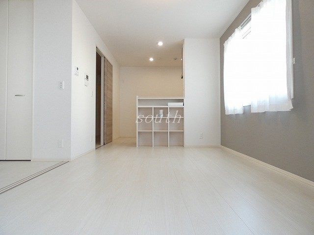 居室・リビング　洗練された清潔感漂う清楚な仕上がり