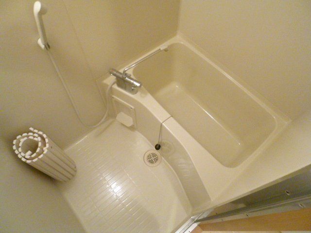 バス・シャワールーム　広めの浴室です。（浴室乾燥機付）