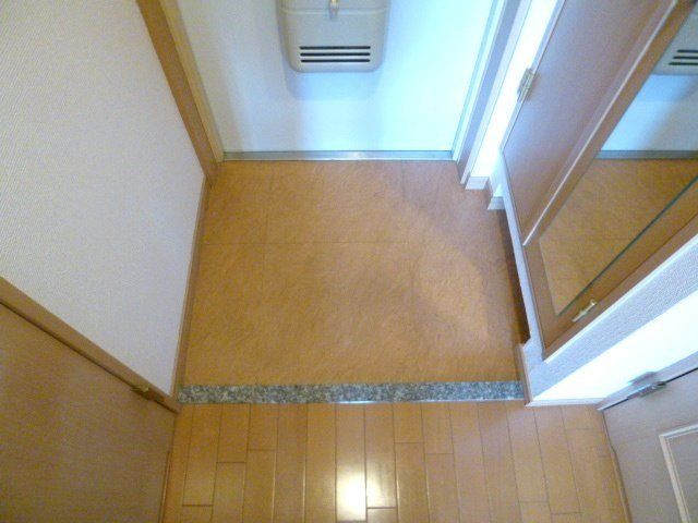 玄関　玄関です。シューズボックスがあります。