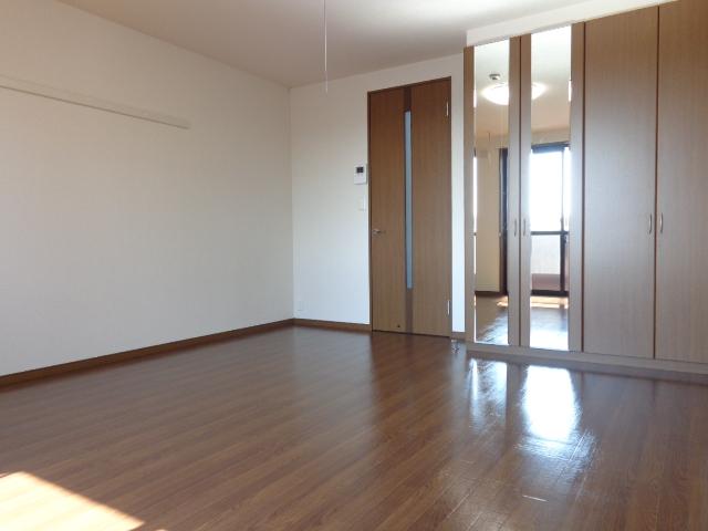 居室・リビング　室内