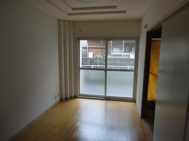 居室・リビング　南向きのお部屋です。