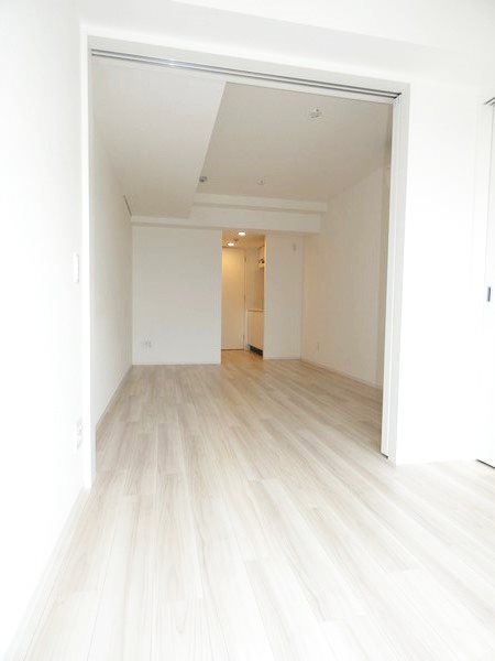 居室・リビング　室内写真は別号室です