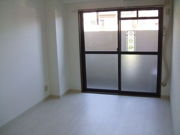 居室・リビング　※写真は同じマンションの違う部屋のものになります。