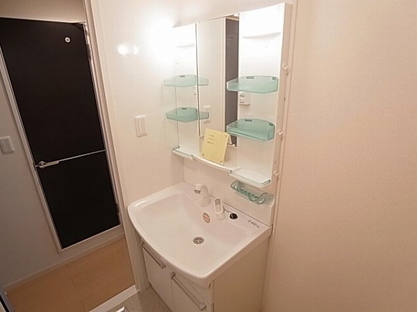 洗面設備　同一物件別部屋写真