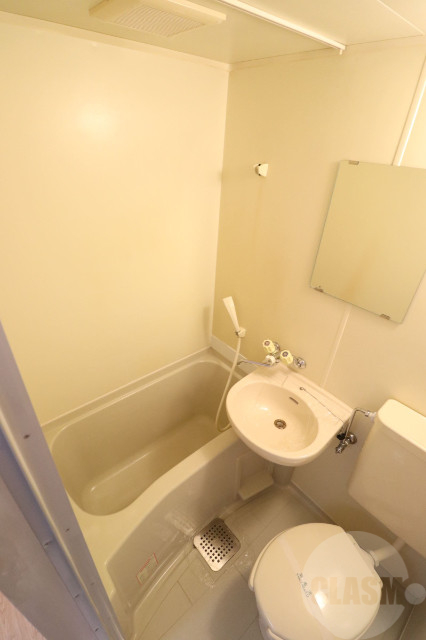 バス・シャワールーム　清潔感のあるバスルーム