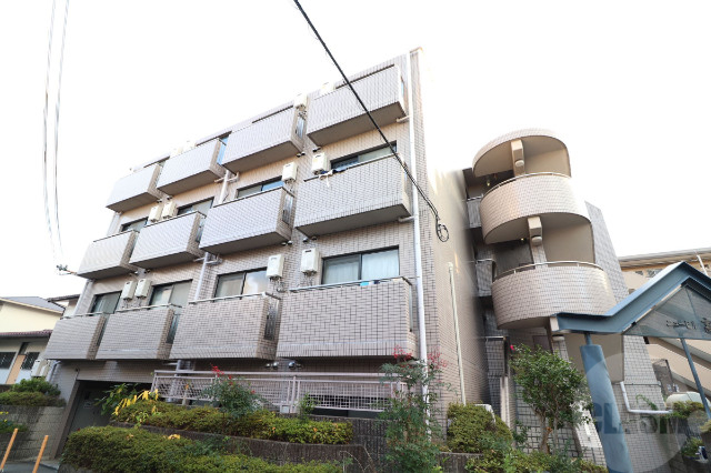 建物外観　鉄筋コンクリート造のマンションです