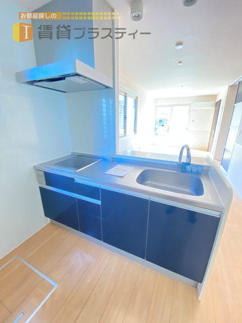 キッチン　２口システムキッチンで自炊もしやすいですね。