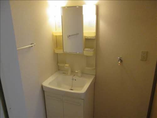 洗面設備　シャワー付洗面台