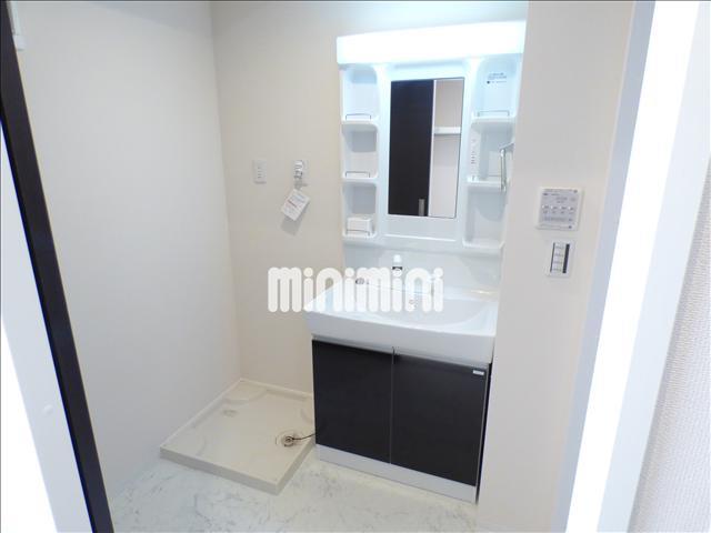 洗面設備　シャンプードレッサー付の洗面台です。