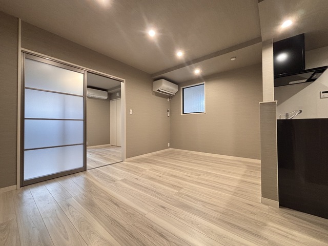 居室・リビング　◇６．７帖のダイニングキッチン◇