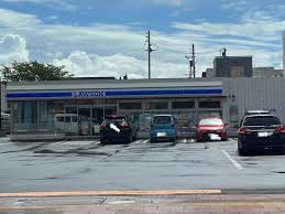 コンビニ　ローソン札幌八軒7条店（コンビニ）まで427m