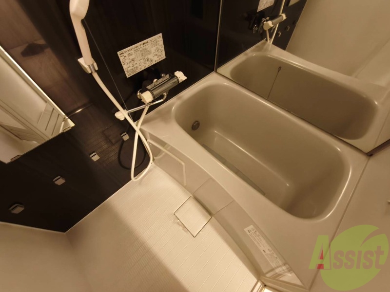 バス・シャワールーム　お風呂になります。一日の疲れを癒してくださいね。