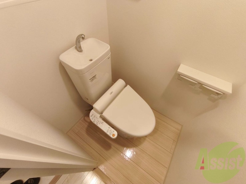 トイレ　こちらはトイレです。清潔感があり、安心して使用できます。