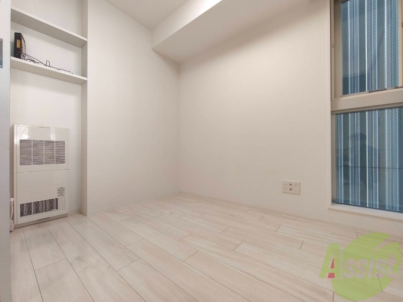 その他部屋・スペース　寝室はこちらです。光が差し込む、温かみのあるお部屋です。