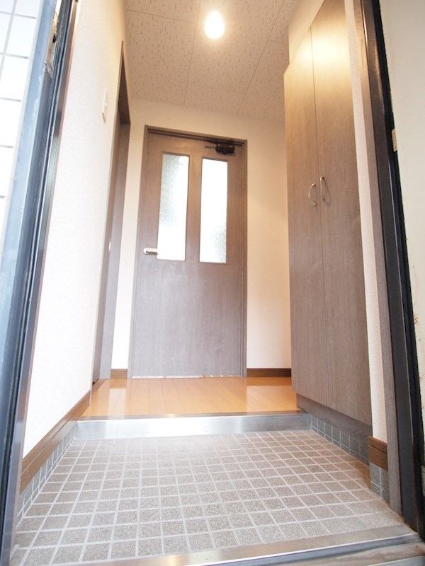 玄関　玄関収納あり