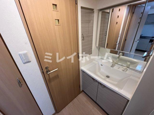 洗面設備　同建物内、別のお部屋の参考写真になります。