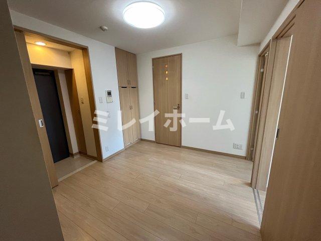 居室・リビング　同建物内、別のお部屋の参考写真になります。