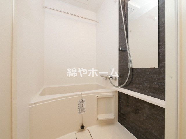 バス・シャワールーム　落ち着いた空間のお風呂です