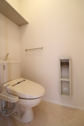 トイレ　別部屋の写真です。