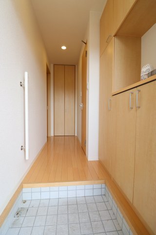 玄関　別部屋の写真です。