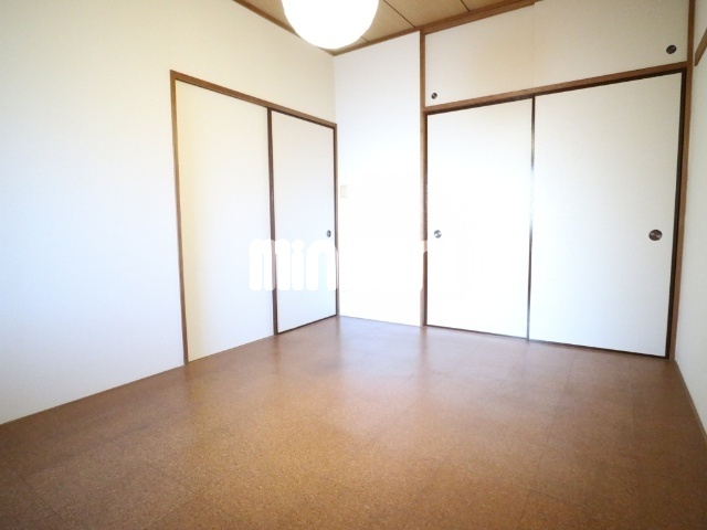 洗面設備　シャワー付き独立洗面台です