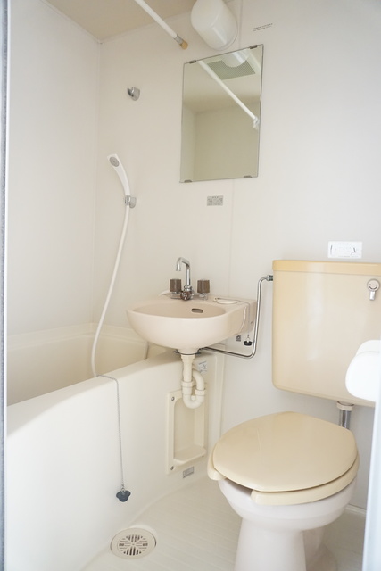 トイレ　白を基調とした空間で清潔感のあるトイレです♪