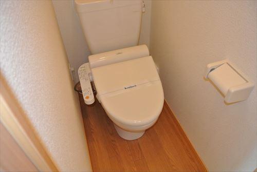 トイレ　温水洗浄便座