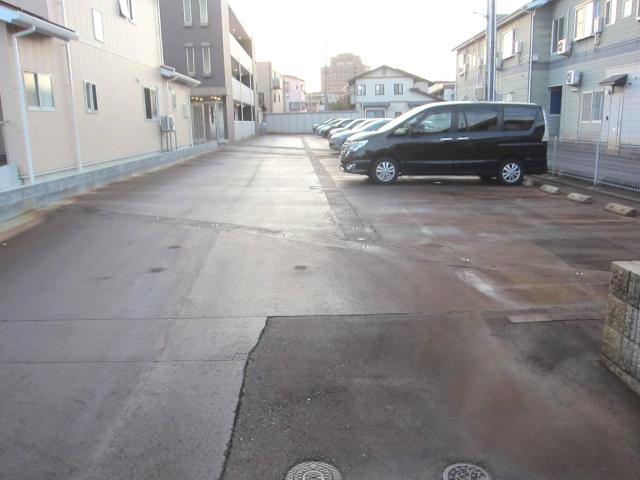 駐車場　駐車場