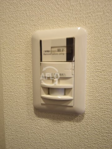 その他設備　プレサンス谷町七丁目II　センサー付きライト