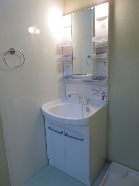 洗面設備　キレイなシャワードレッサーです