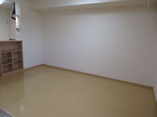 居室・リビング　エアコン付きのリビングです