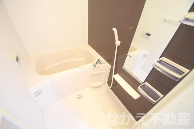 バス・シャワールーム　落ち着いた空間のお風呂です