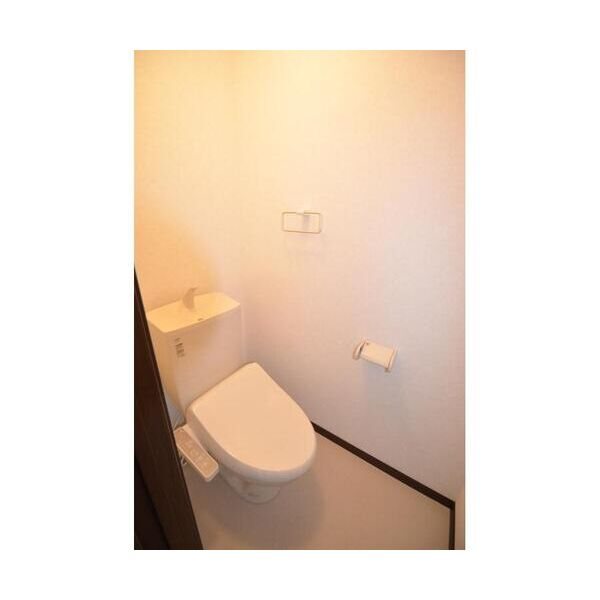 トイレ　温水洗浄便座付きのトイレ♪