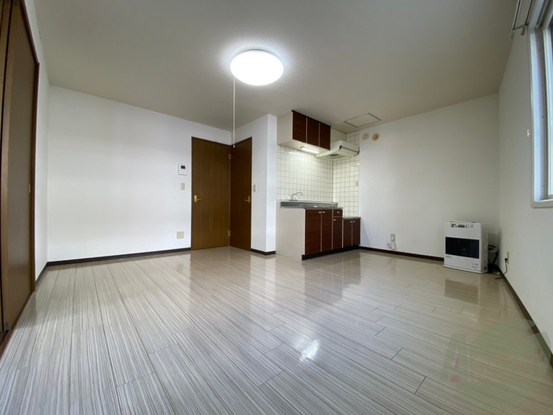 居室・リビング　１０．５帖のＬＤＫです。広々として、きれいですね。