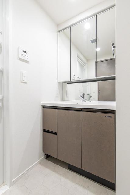 洗面設備　※写真は同タイプ住戸です。