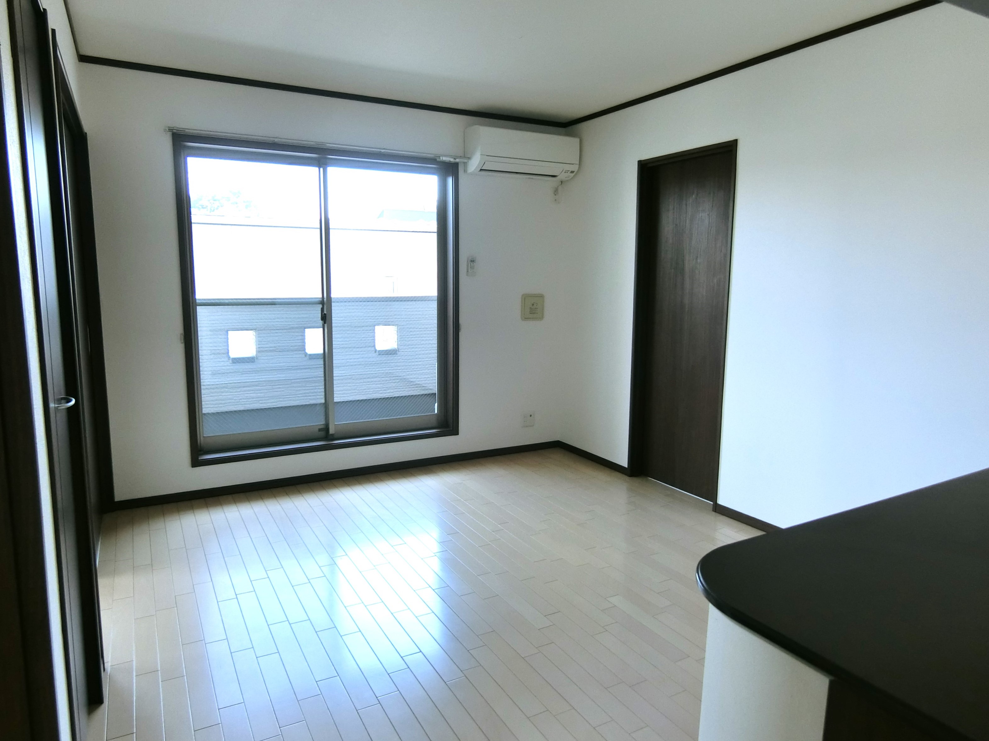 居室・リビング　※写真は反転タイプのお部屋です。